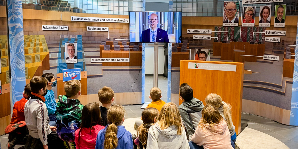„Landtag macht Schule“- Eine Wanderausstellung zu Besuch am Lauerhaas