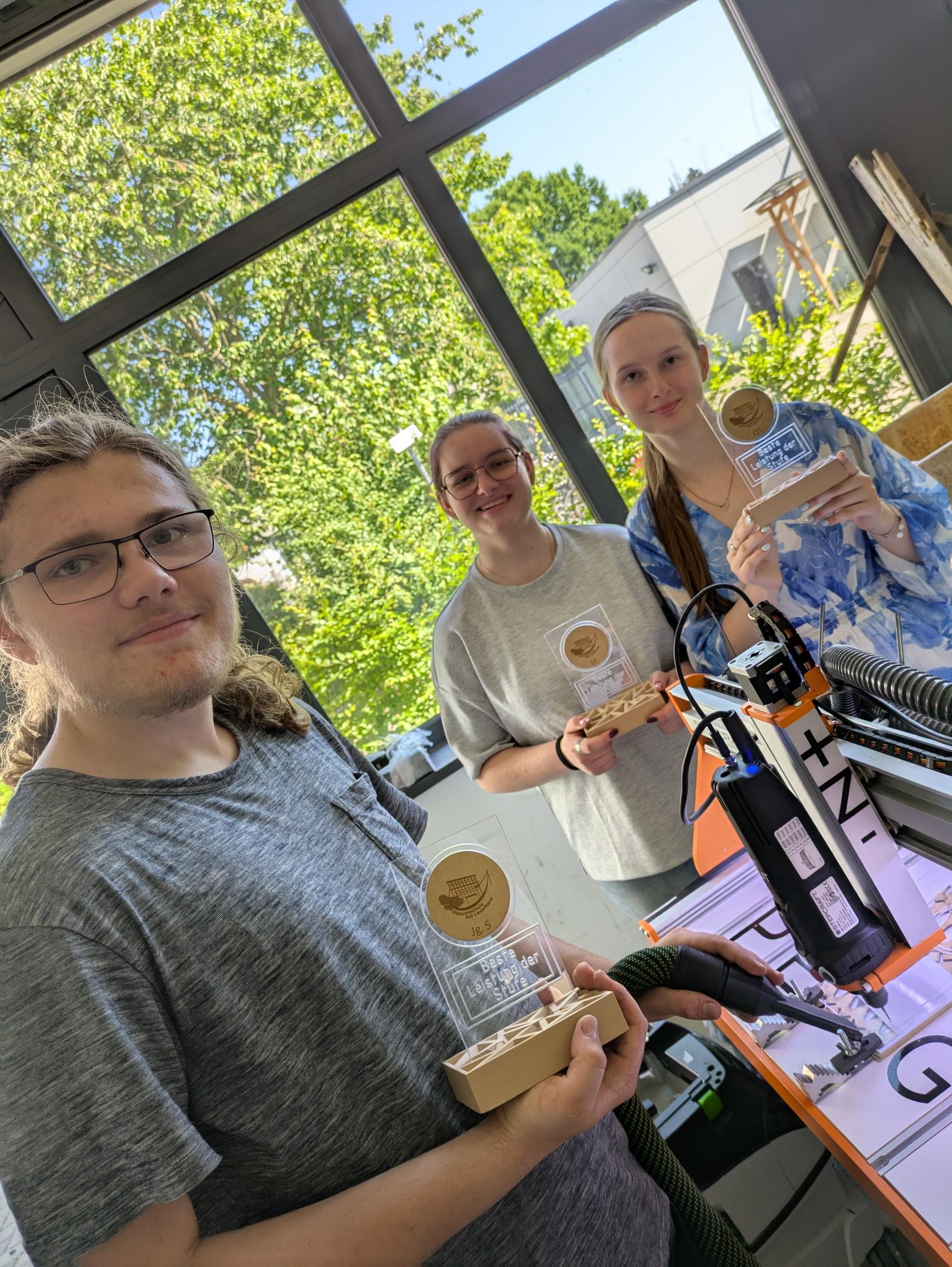 „Lauerhaas ausgezeichnet!“ – Pokale aus dem schuleigenen FabLab