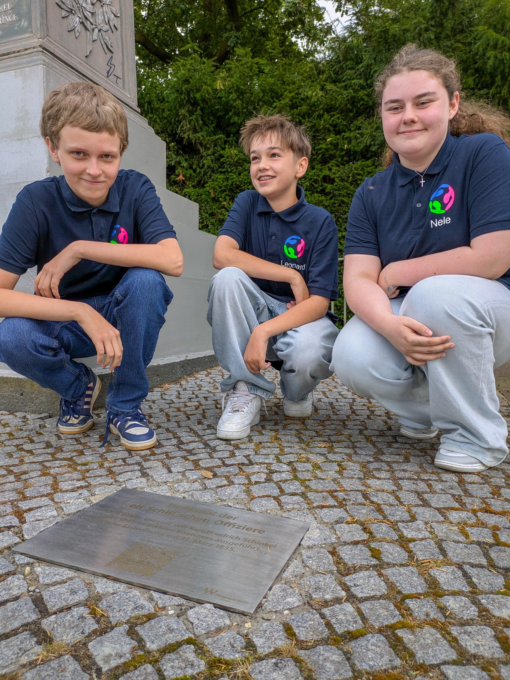 Schüler gestalten neue Plakette für das Schill-Denkmal in Wesel