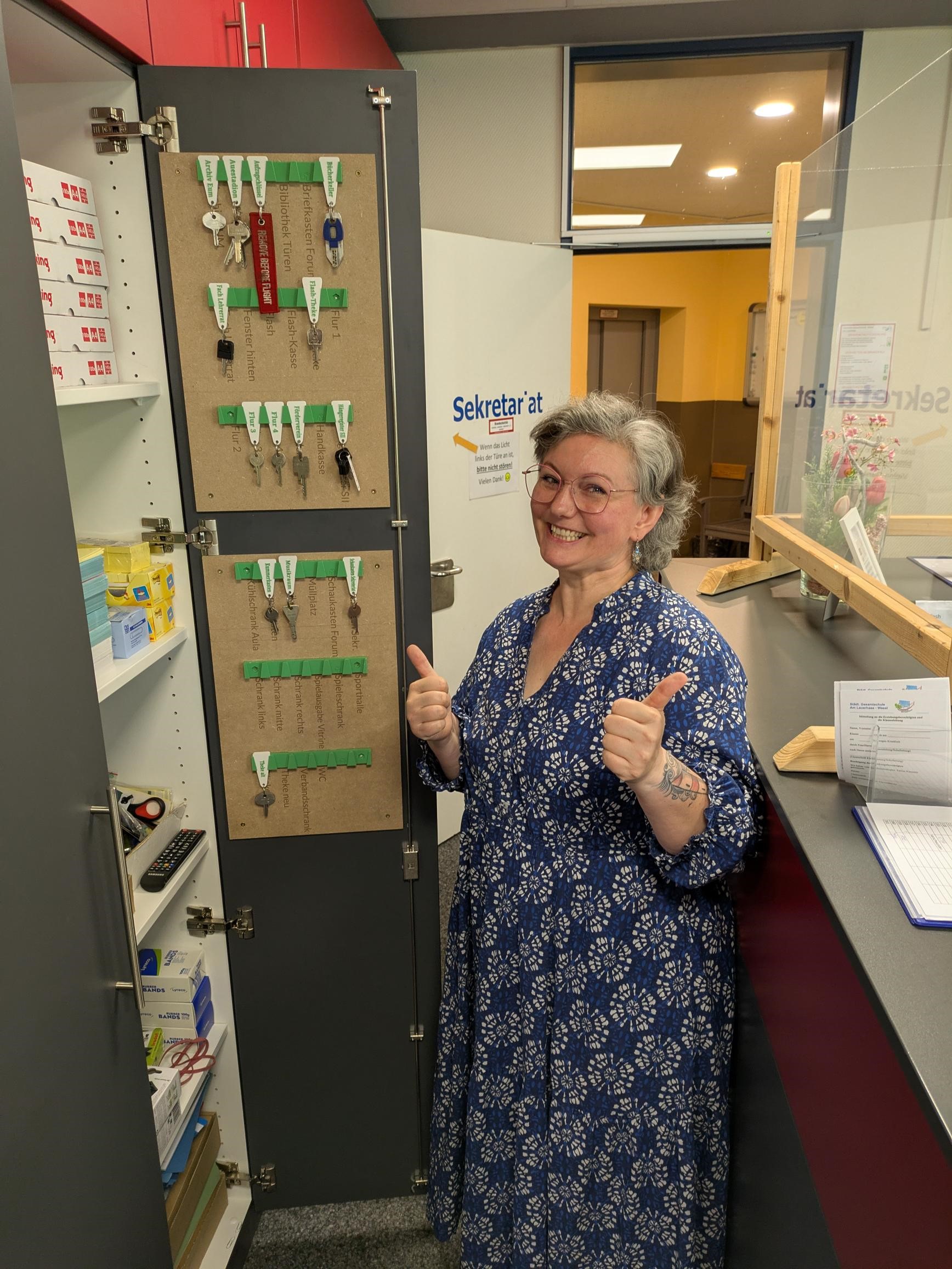 Neues Schlüsselbrett fürs Sekretariat – Schülerprojekt bringt Ordnung in den Alltag